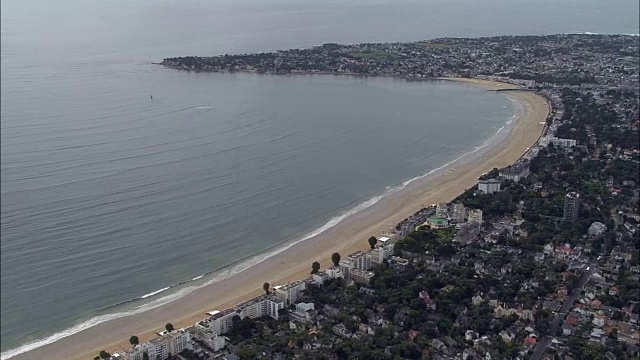 La Baule-Escoublac -鸟瞰图-支付de La Loire, Loire- atl古董，巴黎圣纳泽尔区，法国视频素材