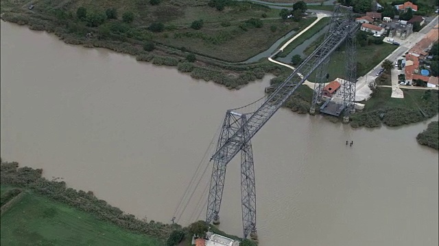 法国罗切福区运输桥-空中观景- Poitou-Charentes, charentes - maritime, reronment - de Rochefort视频素材