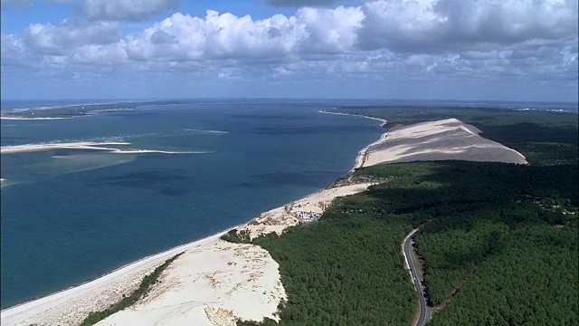 海岸线鸟瞰图-阿基坦，吉隆，法国视频素材