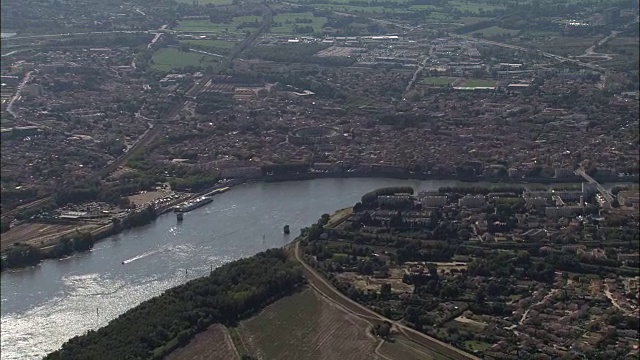 Arle——Aerial景Provence-Alpes-Cô调遣d 'Azur Bouches-du-Rhô一幅画,是d法国阿尔勒,视频素材