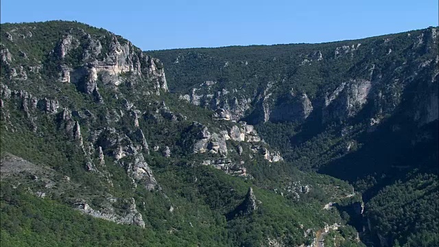 深切峡谷杜塔恩-鸟瞰图-朗格多克鲁西荣，Lozère，法国视频素材