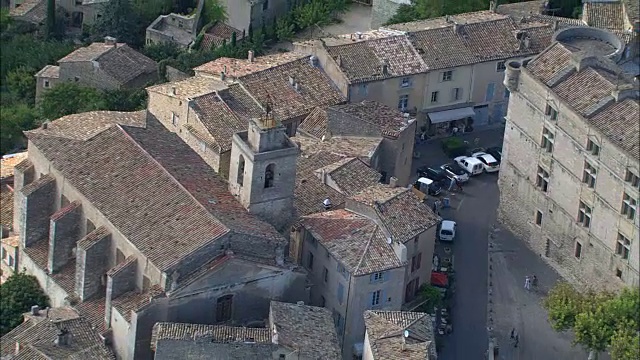 Gordes -鸟瞰图- Provence-Alpes-Côte d'Azur，沃克吕兹，区Apt，法国视频素材