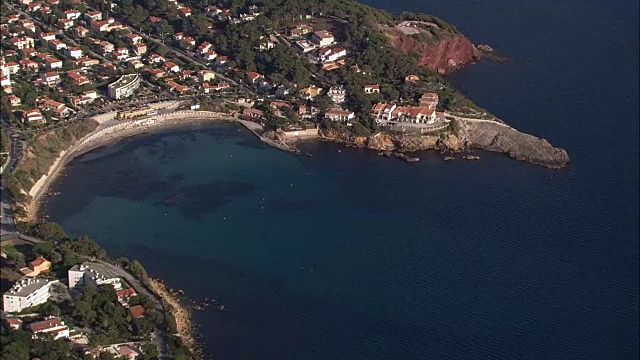 海岸线和滨海sanary -鸟瞰图- Provence-Alpes-Côte d'Azur，法国视频素材