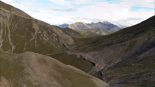 靠近夏诺勒的阿尔卑斯海上-鸟瞰图- Provence-Alpes-Côte d'Azur，上普罗旺斯阿尔卑斯，卡斯特兰区，法国视频素材