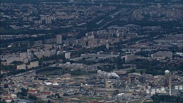 格勒诺布尔南部工业区鸟瞰图- Rhône-Alpes, Isère，法国视频素材