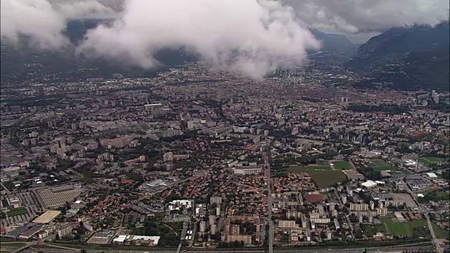 格勒诺布尔-鸟瞰图- Rhône-Alpes, Isère，格勒诺布尔区，法国视频素材