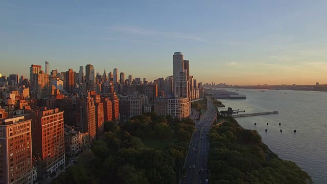 城市大都市鸟瞰图。城市的城市背景。建立射击天际线商业区视频素材