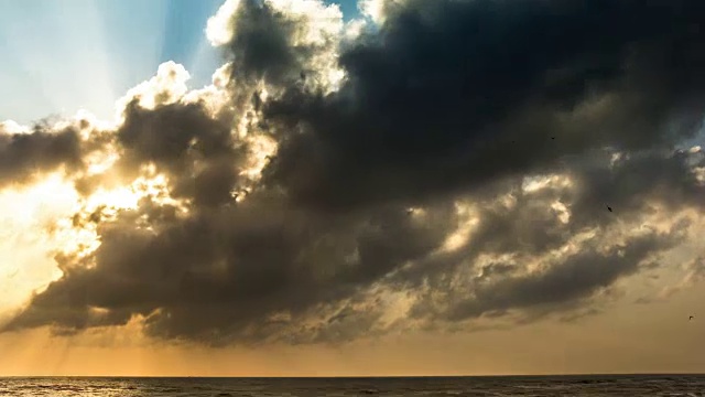 海面上的晨曦视频素材