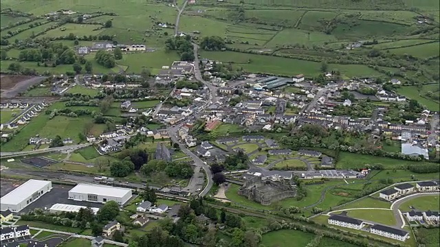 Ballymote城堡鸟瞰图- Connaught，县斯莱戈，爱尔兰视频素材