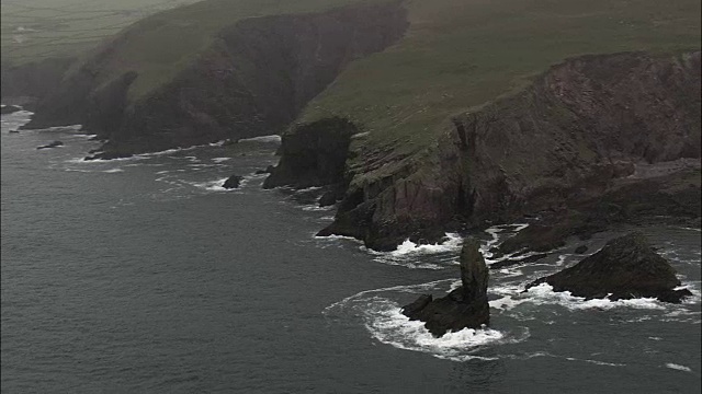 岩石海岸丁格尔湾-鸟瞰图-明斯特，Co Kerry，直升机拍摄，空中视频，电影，建立拍摄，爱尔兰视频素材