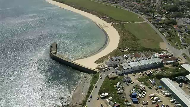 奥尔德尼-鸟瞰图-直升机拍摄，航空视频，电影，建立拍摄，根西岛视频素材