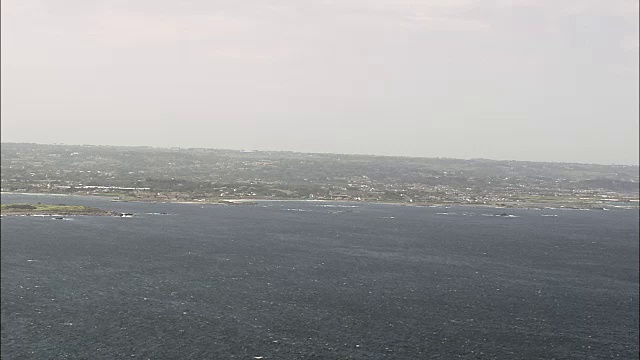 根西岛海岸-鸟瞰图-直升机拍摄，航空视频，电影，建立拍摄，根西岛视频素材