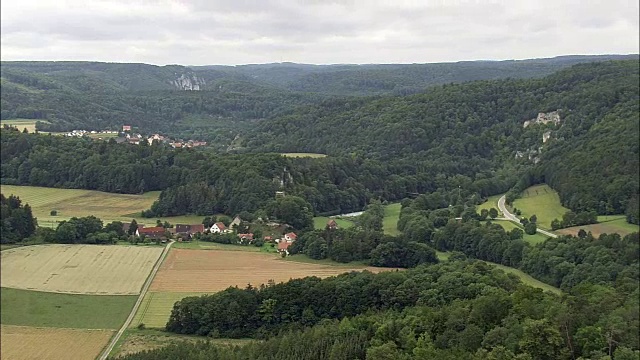 迪特福特-鸟瞰图- Baden-Württemberg, Tübingen地区，Landkreis Sigmaringen直升机拍摄，空中视频，影院，建立拍摄，德国视频素材