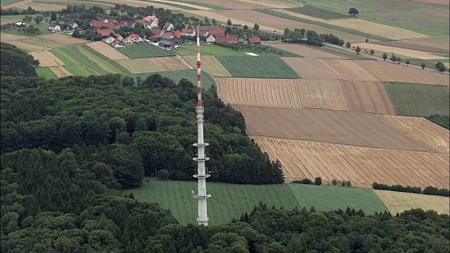 通信塔-鸟瞰图- Baden-Württemberg，直升机拍摄，空中视频，电影，建立拍摄，德国视频素材