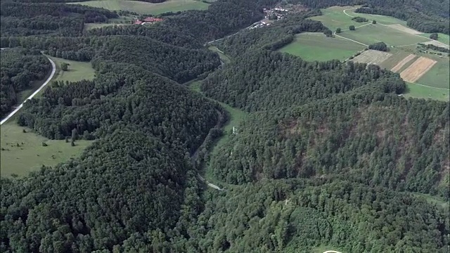 景观周围的布劳伯伦-鸟瞰图- Baden-Württemberg，直升机拍摄，空中视频，电影，建立拍摄，德国视频素材