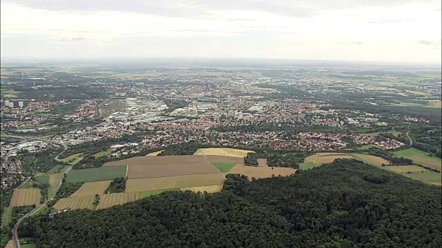 乌尔姆-鸟瞰图- Baden-Württemberg, Tübingen地区，乌尔姆城直升机拍摄，空中视频，电影，建立拍摄，德国视频素材