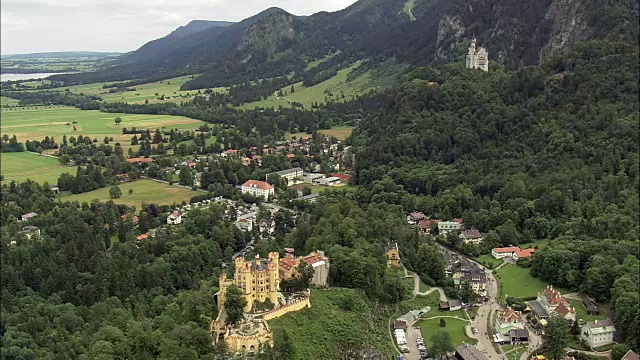 Hohenschwangau城堡-鸟瞰图-巴伐利亚，斯瓦比亚，Landkreis Ostallgäu直升机拍摄，空中视频，电影，建立拍摄，德国视频素材