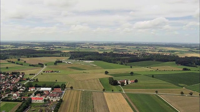 Oberpfaffenhofen机场鸟瞰图-巴伐利亚，上巴伐利亚，Landkreis Fürstenfeldbruck直升机拍摄，空中视频，cineflex，建立拍摄，德国视频素材