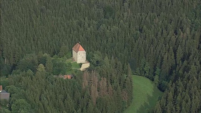 Ruhesitz Stein和城堡-鸟瞰图-巴伐利亚，上弗兰科尼亚，Landkreis Bayreuth直升机拍摄，空中视频，电影胶片，建立拍摄，德国视频素材