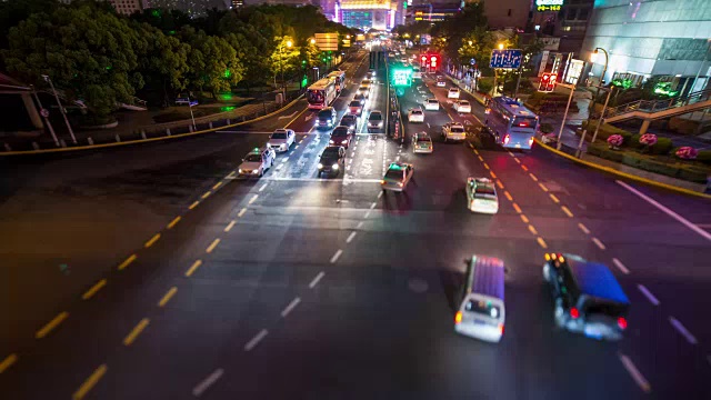 上海街道夜晚的时间流逝视频素材