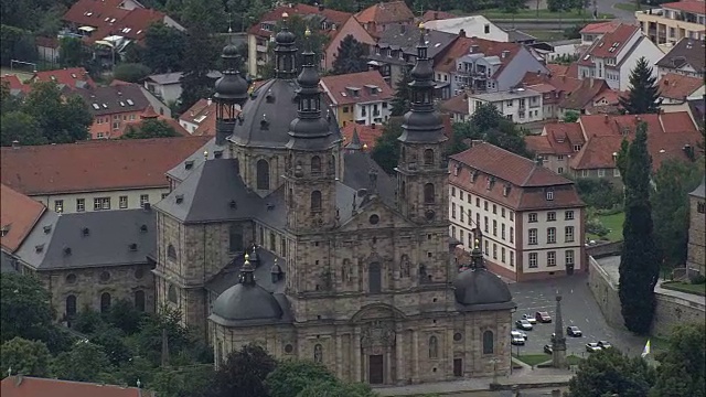 富尔达-鸟瞰图- Hesse, Regierungsbezirk Kassel，直升机拍摄，空中视频，电影，建立拍摄，德国视频素材