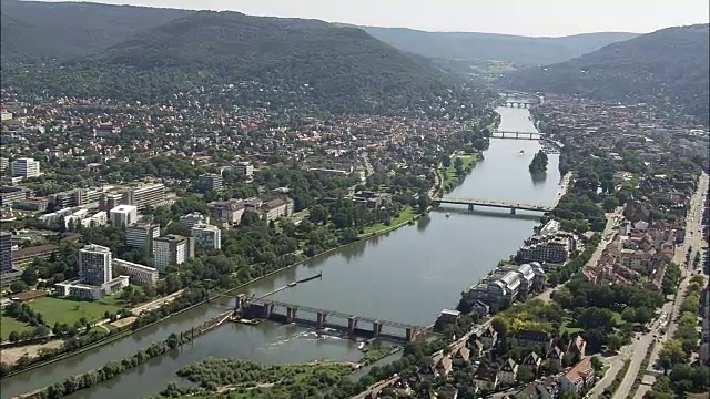 海德堡-鸟瞰图- Baden-Württemberg，卡尔斯鲁厄地区，Stadtkreis海德堡直升机拍摄，空中视频，电影胶片，建立拍摄，德国视频素材