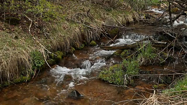 小山涧视频下载