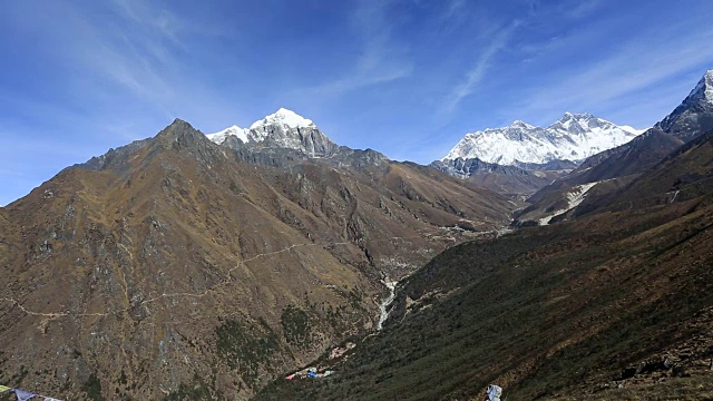 尼泊尔，喜马拉雅山脉，萨迦玛塔国家公园，埃弗雷斯特山脉，Tengboche村附近的佛塔视频素材