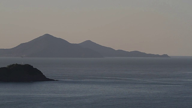 从Morro do Careca, Praia Brava, Itajai, Santa Catarina，巴西的海岸线视频素材