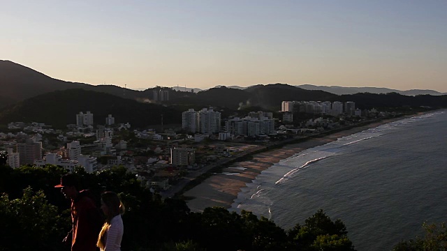 布拉瓦海滩海岸线，Itajaí，圣卡塔琳娜，巴西视频素材