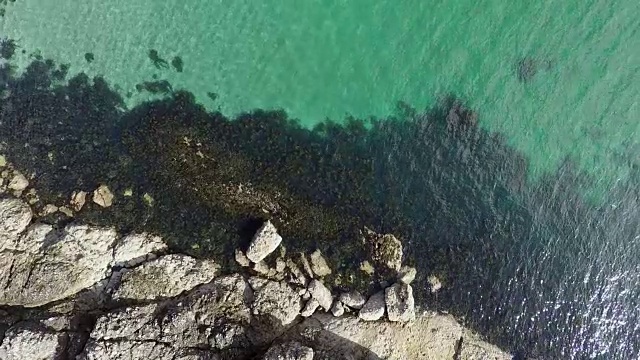 鸟瞰图透明的水和海岸线在Kerrera岛，苏格兰视频素材