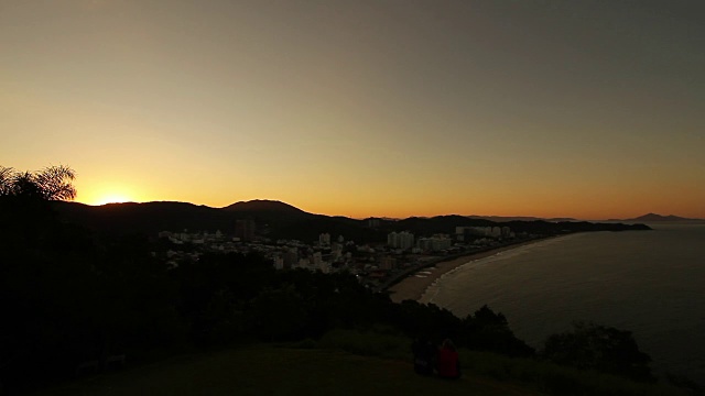 布拉瓦海滩海岸线，Itajaí，圣卡塔琳娜，巴西视频素材