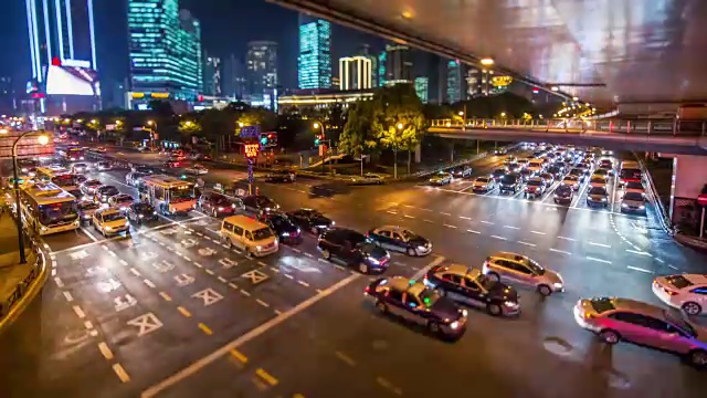 上海街道夜晚的时间流逝视频素材