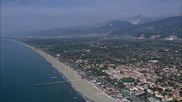 Marina Di Massa-鸟瞰图-托斯卡纳，省马萨卡拉拉，马萨，意大利视频素材