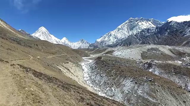 尼泊尔喜马拉雅山徒步旅行者的视频视频素材