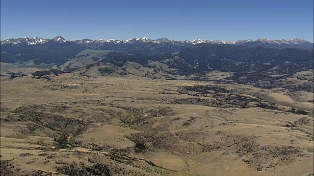 烟草根山-鸟瞰图-蒙大拿，麦迪逊县，美国视频素材