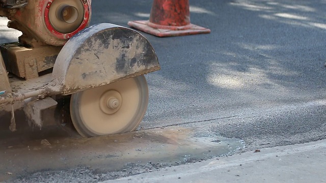 公路覆盖物的修理视频下载