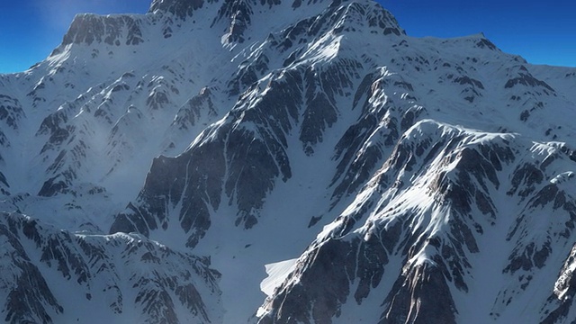 山，山峰在云中视频下载