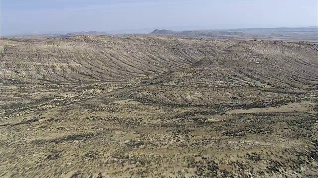 飞越Lone干草堆山-鸟瞰图-怀俄明，碳县，美国视频素材