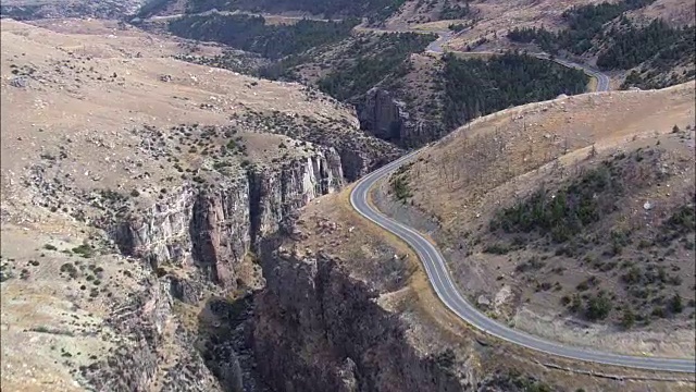 贝壳峡谷和贝壳溪-鸟瞰图-怀俄明，大角县，美国视频素材