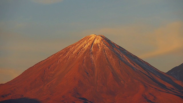 利坎卡武尔火山的缩放视图视频素材