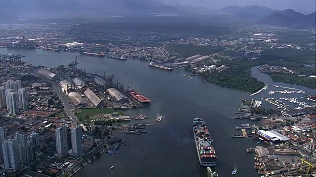 桑托斯港-鸟瞰图- São保罗，Guarujá，巴西视频素材