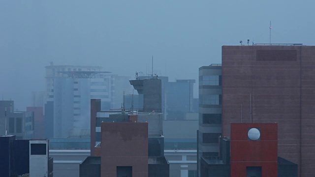 圣保罗上空下着大雨视频素材