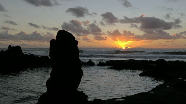 复活节岛海岸的太平洋日落视频素材