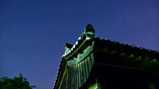 阳东民俗村韩式房屋屋顶夜景(联合国教科文组织世界遗产名录)视频素材