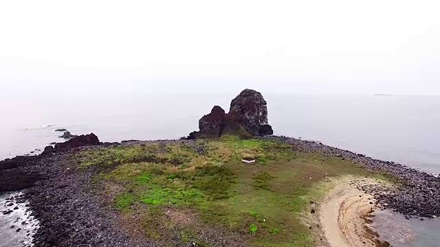 贤真岛鸟瞰图(兄弟岛-以钓鱼闻名)视频素材