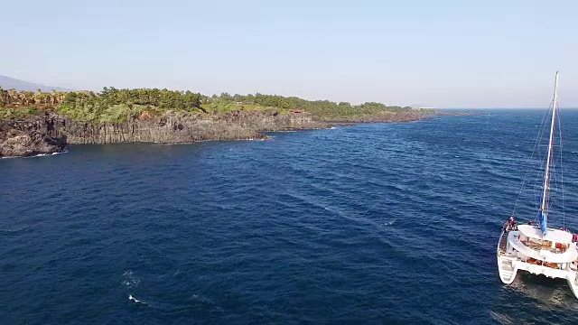 船山全科游艇和海边鸟瞰图(韩国自然纪念碑443正中门柱状接头)视频素材