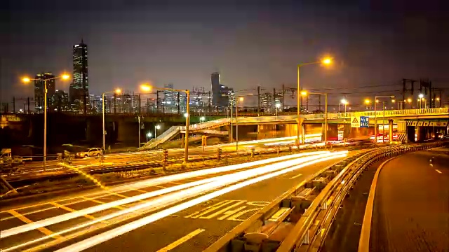 汉江铁路大桥和公路交通夜景视频素材