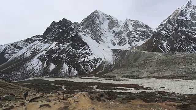 尼泊尔喜玛拉雅山脉，萨加玛塔国家公园佩里切山口视频素材