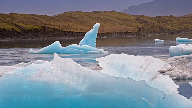 冰山在Jokulsarlon泻湖视频素材